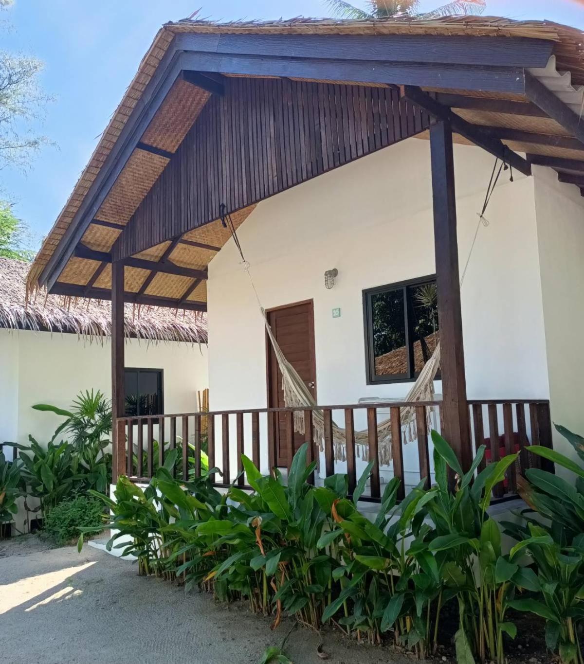 Sarana Bungalows (Adults Only) Baan Tai Luaran gambar