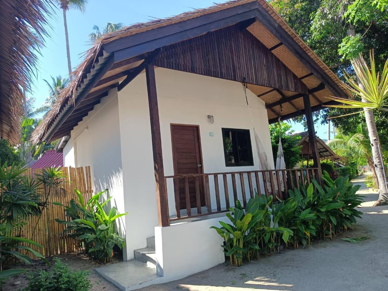 Sarana Bungalows (Adults Only) Baan Tai Bilik gambar