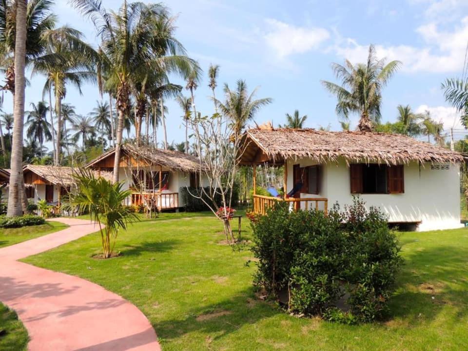 Sarana Bungalows (Adults Only) Baan Tai Luaran gambar