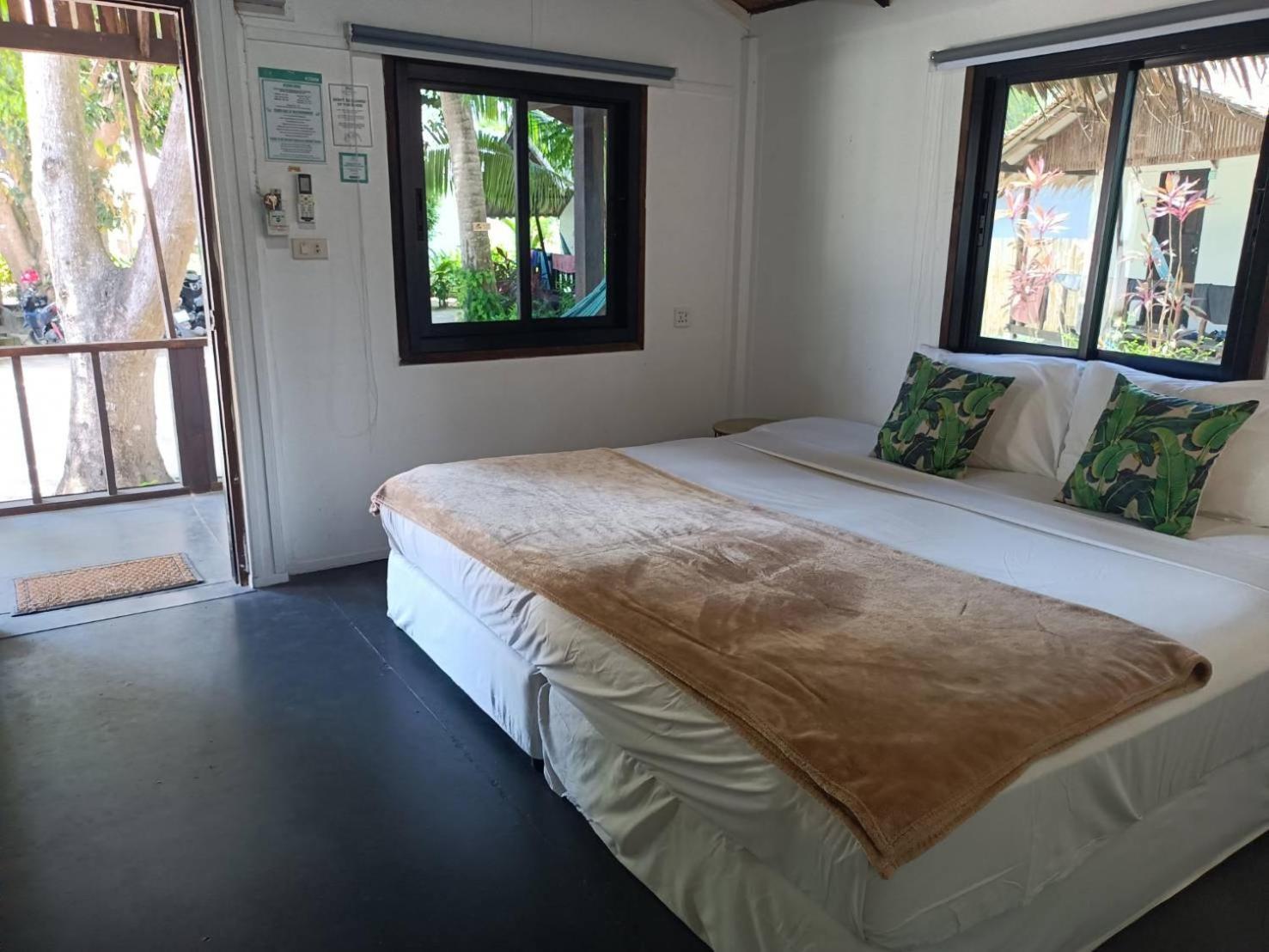 Sarana Bungalows (Adults Only) Baan Tai Luaran gambar